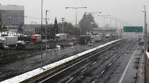 Απίστευτο περιστατικό κατέγραψε η κάμερα στην εθνική οδό αθηνών λαμίας με τον φορτηγατζή να πηγαίνει ανάποδα! Anoikth H E8nikh Odos A8hnwn Lamias Pote Kleinei 3ana Gia 24 Wres Aftodioikisi Gr