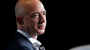 Kasım 2017 itibarıyla dünyanın en zengin insanı konumuna amazon'un kurucusu ve ceo'su jeff bezos yerleşti. Jeff Bezos Amazon Chef Will Im All Der Erste Sein Welt