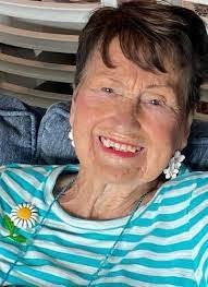 Jeanie Rossi's Instagram, Twitter & Facebook