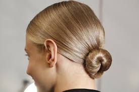 Cara ikat rambut tanpa ribet hanya pakai satu alat dan itu ikat rambut yang ada kawatnya y gaes. Cepol Rambut Dapat Merusak Kulit Kepala Okezone Lifestyle
