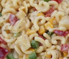 Gemüse was schmeckt und etwas wurst was kindern schmeckt. Nudelsalat Mit Paprika Mais Und Curry Rezept Curry Nudelsalat Salat Nudelsalat