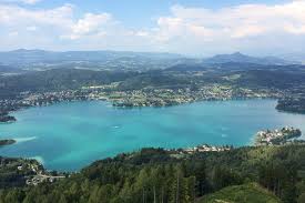 Er liegt in 588 m seehöhe, ist 11,5 kilometer lang und bis zu 1,8 kilometer breit und nach dem wörthersee kärntens zweitgrößter, mit 141 m tiefster und mit 1204,5 millionen kubikmetern. Seepension Ria Alpenjoy De