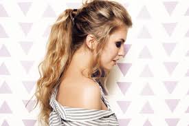 Dalle acconciature da cerimonia per l’invitata al matrimonio a quelle da sposa più raffinate. Acconciature Semplici Capelli Medi E Lunghi 7 Idee Da Cerimonia Donnad