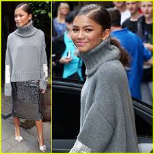 The couple were photographed packing on the pda at a. Zendaya Tom Holland Share Hilarious Exchange During Spider Man Homecoming Promos Tom Holland Zendaya Just Jared Jr