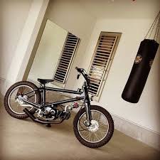 akira 畑にいたカブも 皮を剥いでやればbmx仕様の カブに若返り これで畑に戻る事はないでしょうww ホンダスーパーカブ 低燃費 レストア 完成 改造 garage ヴィンテージバイク カブ 原動機付自転車