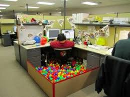 12 Of The All Time Greatest Cubicle Pranks Office Birthday Cubicle Decor Office Cubicle