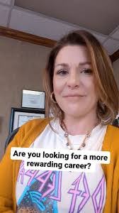 Nikki Donahue's Instagram, Twitter & Facebook