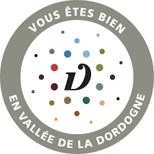 Autrefois maison du forgeron où l'aïeule servait les premières soupes aux clients de la forge, le restaurant possède le charme de l'ambiance candide d'autrefois. Hotelbonnefamille Hotel Restaurant La Bonne Famille