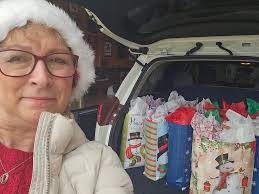 Men receive heartfelt thank you card