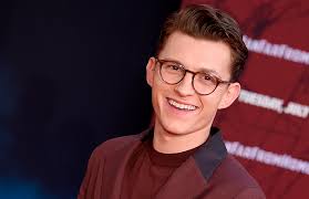 Thomas stanley tom holland) исполнил роль питера паркера/человека. Tom Holland Pochemu Novogo Cheloveka Pauka Polyubil Ves Mir Geroi Rbk Stil