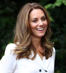 I capelli color cannella sono sempre attuali e belli da vedere. Capelli Cinnamon Hair Balyage Color Cannella Iodonna