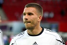 Schaut auch auf meine homepage: Lukas Podolski Hairstyle Trends For Men This Year Celebrity Hairstyles Poses For Photos Hair Styles