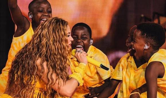 Portal Shakira on X: "Shakira publica em seu canal oficial emocionante  vídeo de "Dai Dai" com os Ghetto Kids. https://t.co/5ur3PHrG5h" / X