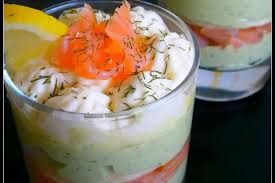 Verrines Cremeuses Au Saumon Fume A L Avocat Et Au Mascarpone Recettes Faciles Recette En 2020 Saumon Fume Verrine Avocat Saumon Savoureux