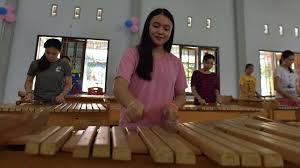 Alat musik tradisional kolintang asal minahasa, sulawesi utara, turut memeriahkan gelaran olahraga akbar benua asia tahun 2018 di stadion utama gelora bung karno. Kolintang Dalam Rentang Pergaulan Tutur Visual