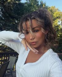 Chelcee Casey (@chelceecasey)