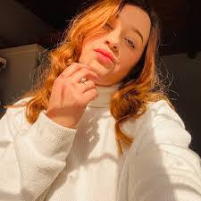 Karen Montijo's Instagram, Twitter & Facebook