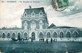 While confusing and ridiculing the police with his strange behavior, he calmly manages to rid the bank of a fortune. Ak Ansichtskarte Roubaix 59 La Banque De France Pferdekutsche Nr Kr95151 Oldthing Ansichtskarten Nord