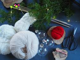 Un peu de bricolage festif, voyons! Des Boules De Noel En Laine Saxe