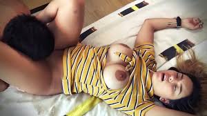 Otelin Asansöründeki Büyük Götlü Genç Kız Odasına Aldı - Porno İzle