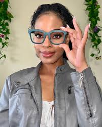 Lip gloss mode on! . . . . . #lipglossbabe #modeonsweet #fentybeauty  #fentyheat #fentyheatlipgloss #instadaily #selflove #fashionstyle  #outfitoftheday #nyc