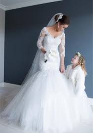 Beautiful mermaid style wedding dress with pleated bodice, rhinestone belt to accent the beautiful. 2018 Mermaid Wedding Gowns Online V Neck Lace Bride Dresses With Wedding Veil Wisebridal Com
