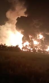 Kilang minyak pt pertamina ru vi balongan, kabupaten indramayu, jawa barat, terbakar pada senin dini hari, 29 maret 2021. Xone3ilcswbjdm