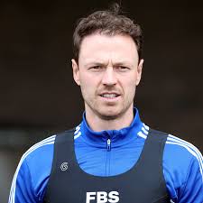 Man Utd re-sign Jonny Evans in stunning transfer return after defender's  Leicester exit