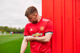 Wear the name and number of the mufc elite with marcus rashford, bruno fernandes, paul pogba and harry maguire jerseys, or create a custom manchester united jersey with your. Manchester United 17 18 Home Kit Released Footy Headlines
