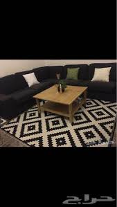 كنب كنب لونه فيراني