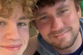 Robert Doiron's Instagram, Twitter & Facebook