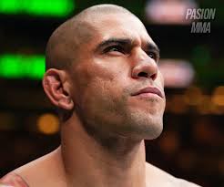 ▫ Dato interesante: Alex Pereira es el único campeón actual de #UFC sin  orejas de coliflor 👂.