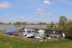 Deze laat (momenteel) het aantal ziekenhuisopnames per 100.000 inwoners zien. Jachthaven Nieuwpoort Nederland De Haven Aan De Lek In Zuid Holland