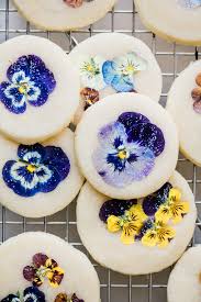 How To Make Pansy Topped Shortbread Cookies Easy Shortbread Cookies Topped With Delicate Presse Edible Flowers Recipes Shortbread Cookies Easy Flower Cookies