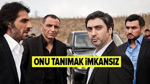 Raci şaşmaz ve zübeyr şaşmaz adında iki kardeşi vardır. Kurtlar Vadisi Nin Efsanesi Necati Sasmaz Saskinlik Yaratti O Halini Gorenler Gozlerine Inanmadi Yillar Bakin Onu Nasil Degistirmis