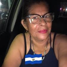 Don Benny feliz de que vino Rita y le limpió su casa,lavó su ropa.