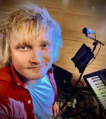 GUESS WHO'S BACK?! Well....I never really left, but I've been neglecting my  social media page due to a lot of bad luck with illness/bereavement and  poor mental health. Playing a private function