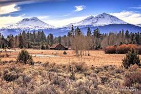 Alpine meadows, waterfalls, lava fields, glaciers, and glacial lakes are abundant. Alice Doggett On Instagram For Mountain Monday A Sweeping View Of The Three Sisters From Indian Ford Meadow Si Oregon Pictures Sisters Oregon Oregon Travel