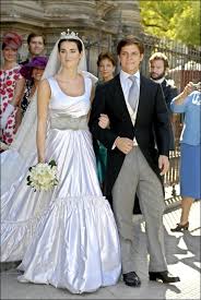 Una foto que desvelaba que el día del funeral en memoria de. Las Famosas No Aciertan Con Sus Vestidos De Novia Eugenia Martinez De Irujo
