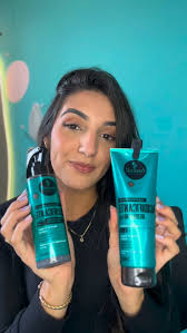 Saudades de resenha por aqui?! 🤧🩷 Então bora testar juntas a linha  Lamelar da Haskell 🕵🏽‍♀️➿✨ Me conta o que você achou dessa linha 👀 * O  conteúdo não é uma publicidade. #