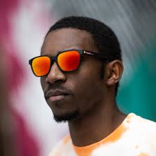 Style that moves with you 🕶️. Model: Earle Frame: Black Lens: Orange Lens 