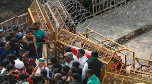 The roads to delhi will also remain open excluding those where farmers have set their morchas. Eoson4aaahr1bm