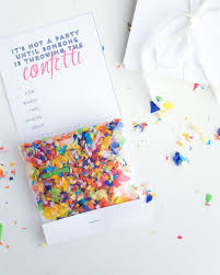 Des Invitations En Confettis Diy Shake My Blog Idee Anniversaire Invitations Diy Decoration Anniversaire