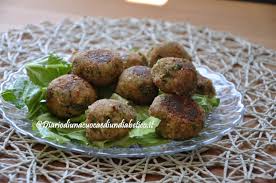 Per realizzare le polpette di zucchine e mozzarella iniziate a mondare le zucchine e tagliatele a tocchetti. Ricetta Polpette Di Zucchine Tonno E Menta Alimentazione Sana