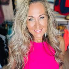 Madelyn Cline reacts to throwback footage of her acting in a Chuck E.  Cheese commercial.