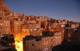 الليل في مدينة ث لا التاريخية محافظة عمران اليمن The Night In The Historic City Of Thula Amran Governorate Yemen Nig Places To Visit Going Home Yemen