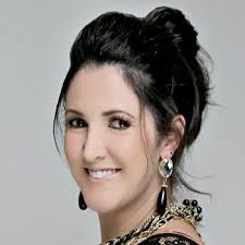 Daniela Melo (@danielamelo)