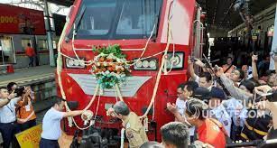 Sebelumnya, kereta satu ini melaju dari sukabumi menuju bogor dengan jadwal hanya 3 kali sehari, yakni jam 05.15 wib, pukul 10.25 wib, dan terakhir pukul 15.45 wib. Sekarang Jadwal Perjalanan Ka Pangrango Sukabumi Bogor Lebih Banyak