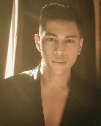 Julio Bryan's Instagram, Twitter & Facebook