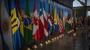 En su último día en la casa blanca, el republicano ha indultado a 73 personas, entre ellos su exestratega steve. C4fhpxp0ht509m